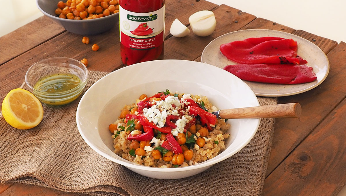 Salad with bulgur, chickpeas and red roasted peppers