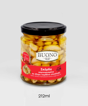 Garlic cloves marinated in extra virgin olive oil